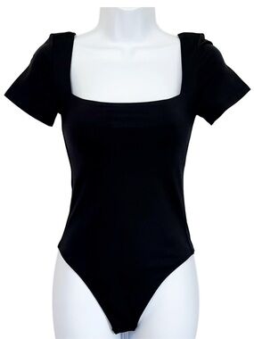 BABATON Contour Square Neck Short Sleeve Bodysuit Black Small Aritizia